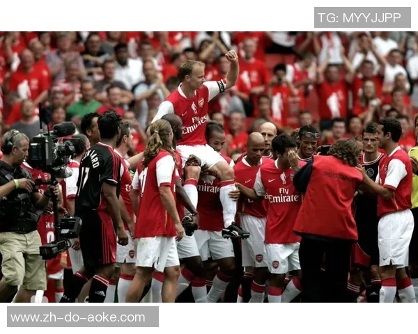 中国足球两大球星争锋 谁能在世界舞台上为国争光打造辉煌未来